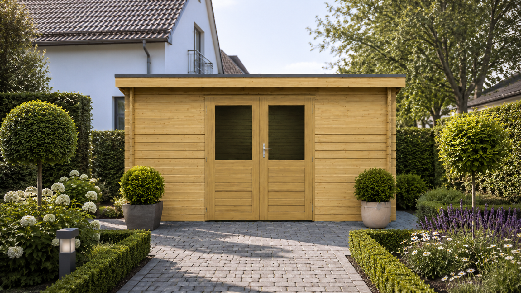 Lugarde Holz-Gartenhaus Lilie 400 x 250 cm in kompakter Ausführung in der Frontansicht für saisonale Utensilien