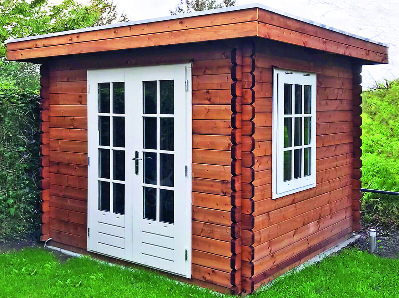 Blockbohlen-Gartenhaus in Tischlerqualität, robuste Eckverbindungen, hohe Lebensdauer, wetterfest, nach Kundenwunsch.