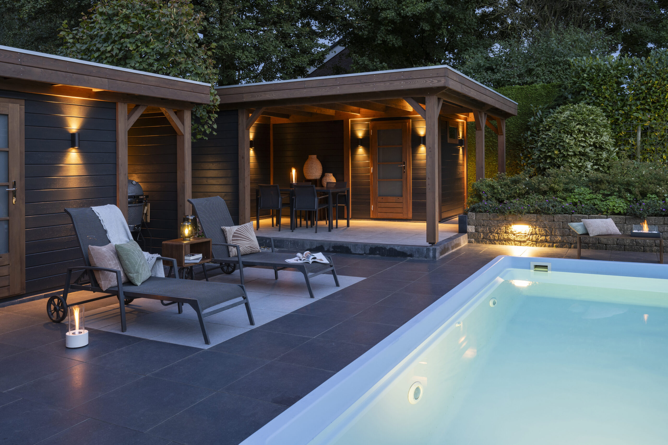 Premium Poolhaus von Lugarde, ab Werk braun geölt, maßgefertigt auf Kundenwunsch, Spitzenqualität, passt in jeden Garten.