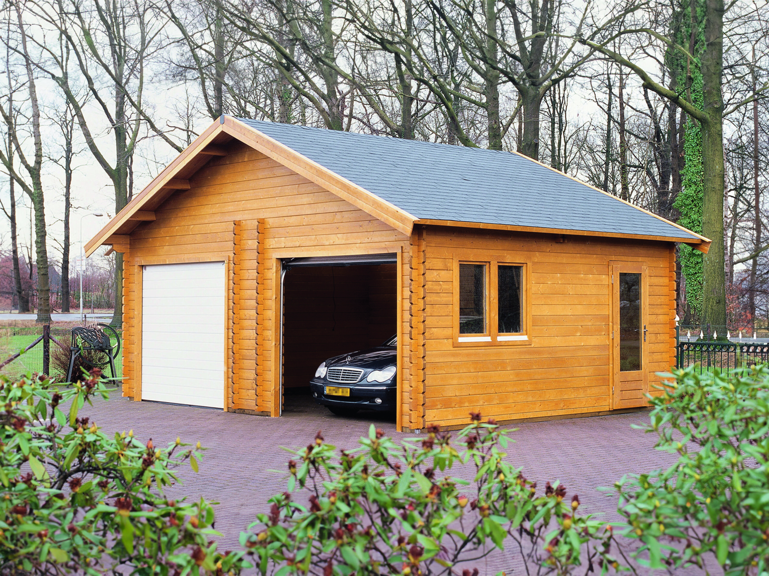 Doppelgarage aus Holz von Lugarde, geräumig, Design, modern, hochwertig, aus Fichte, mit Fenster, robust, langlebig.