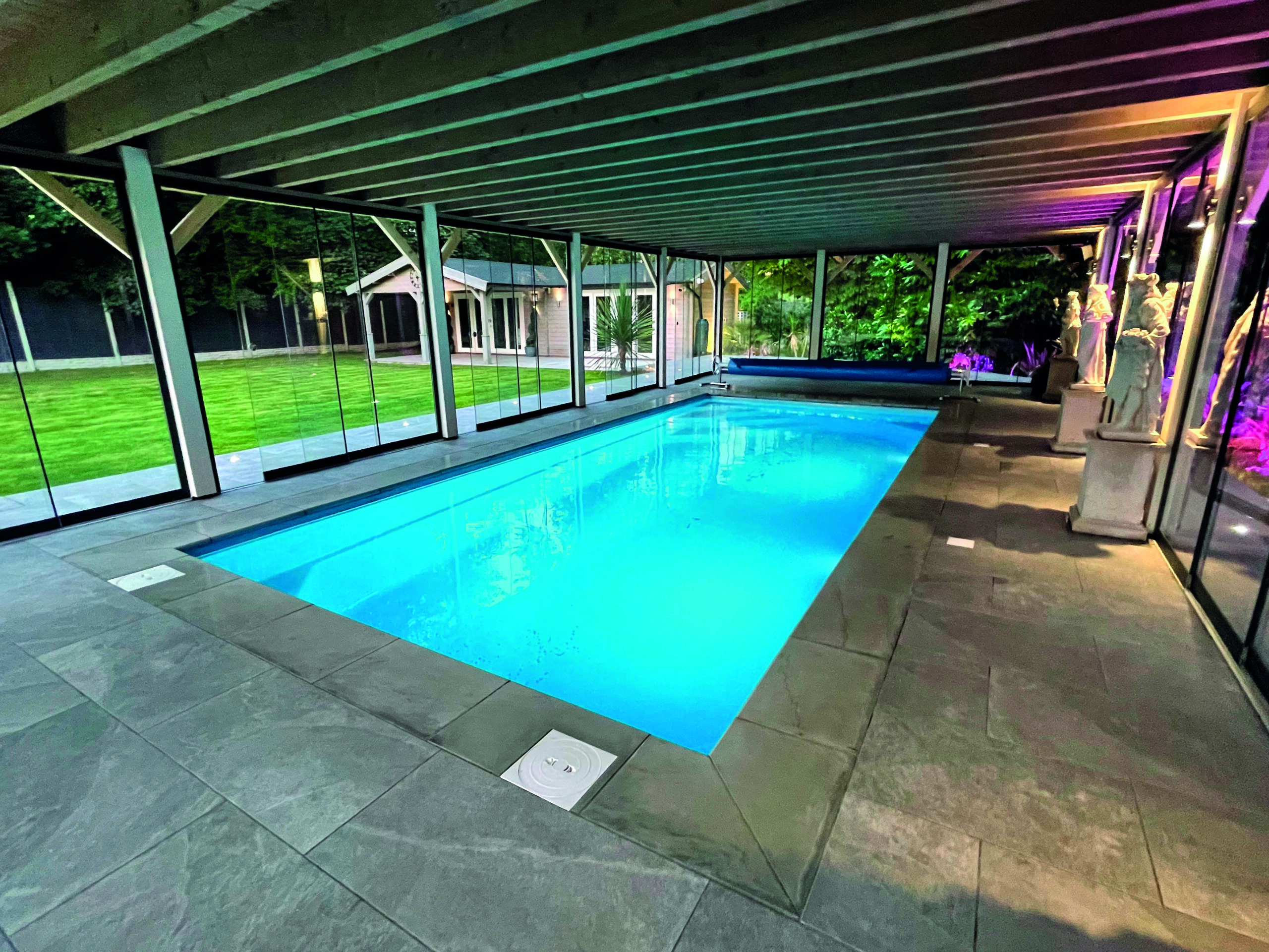 Komfort Poolhaus von Lugarde, ab Werk braun geölt, maßgefertigt auf Kundenwunsch, Spitzenqualität, für jeden Garten. Edel.