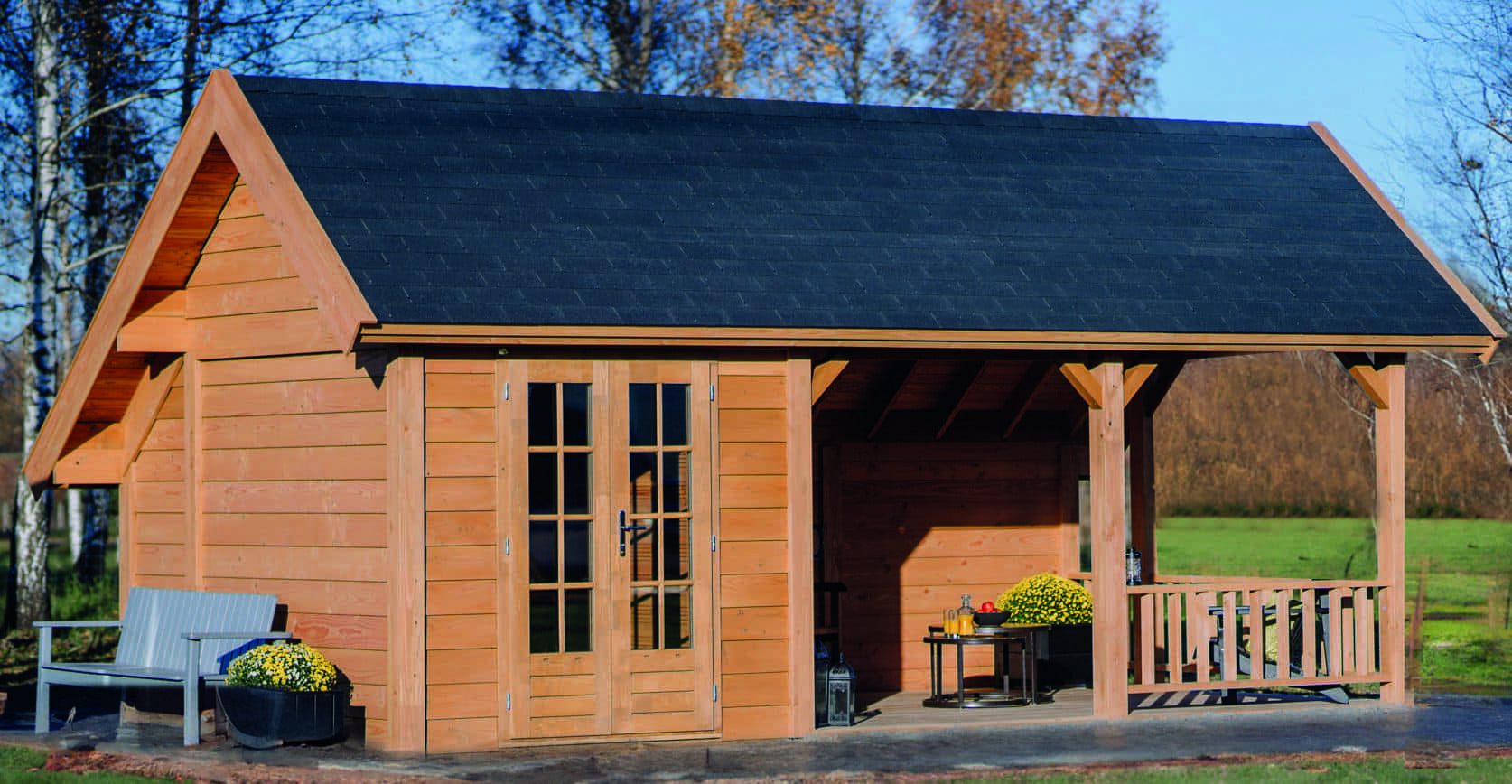 Premium Gartenhaus von Lugarde, farblich endbehandelt, maßgefertigt, seitlicher Dachüberstand, separater Stauraum/Abstellraum.