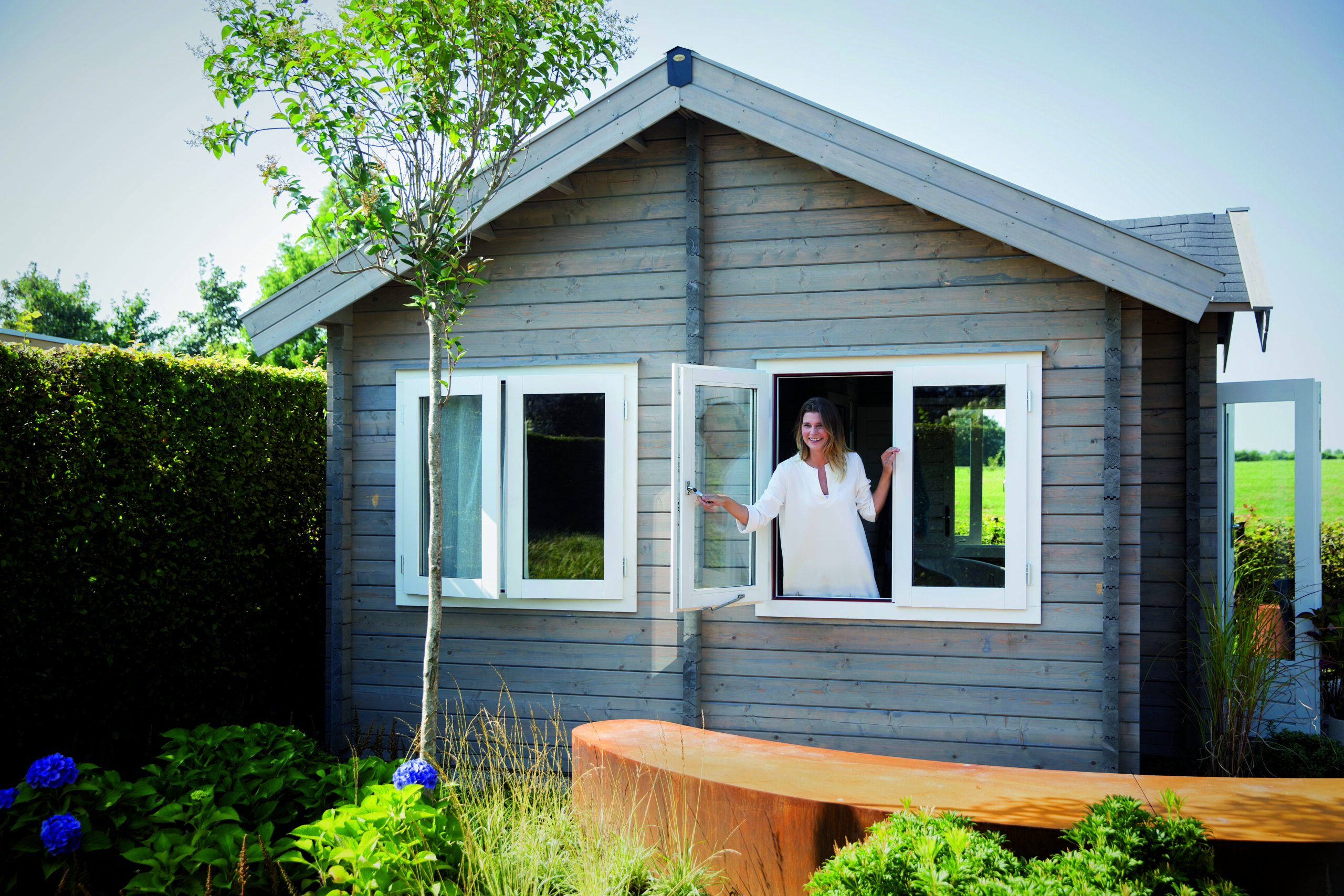 Design Garten-Wohnzimmer von Lugarde, Glas und viel Licht, endbehandelt, maßgefertigt, wohnlicher Rückzugsort, stilvoll.
