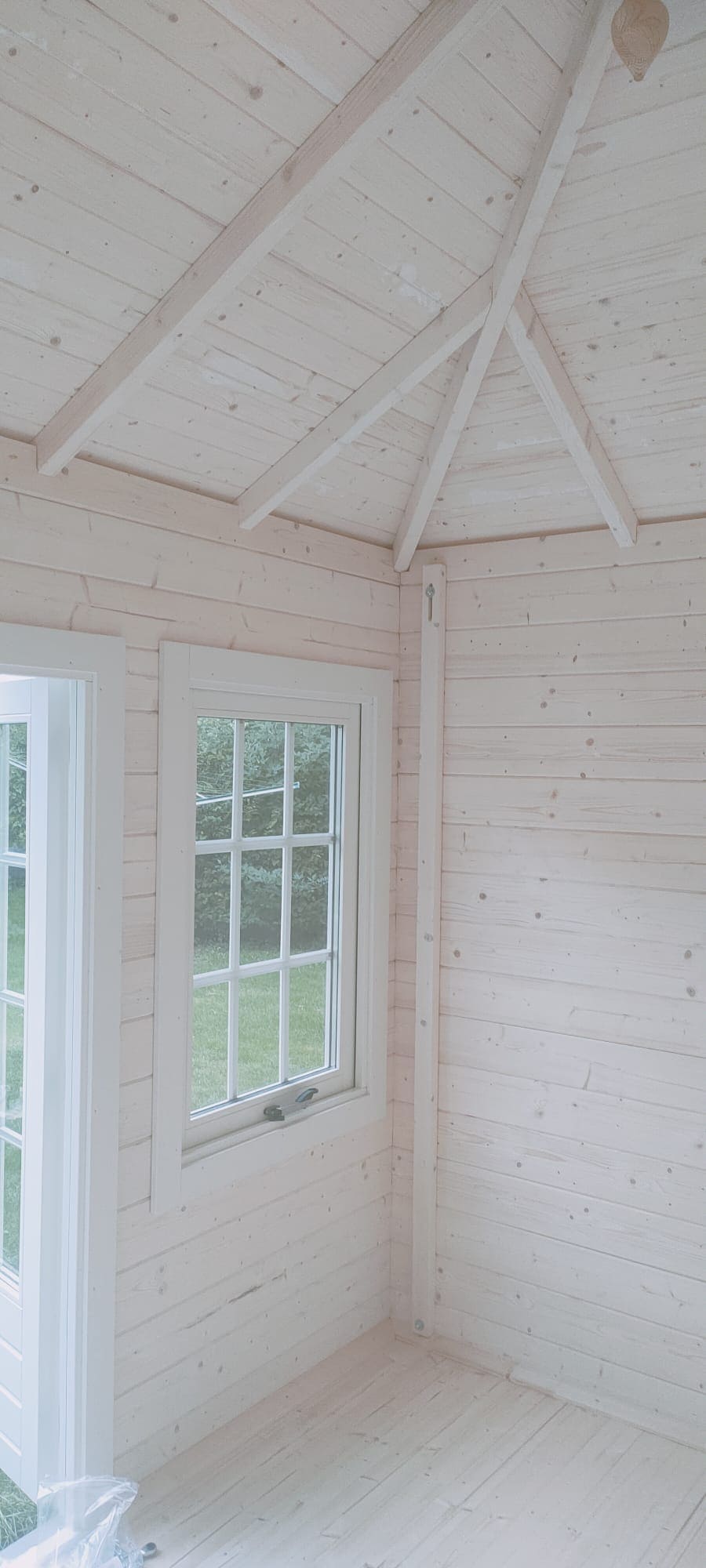 Walmdach-Holzhaus von Lugarde, 2024 in Travemünde montiert, mit dekorativer Außengestaltung