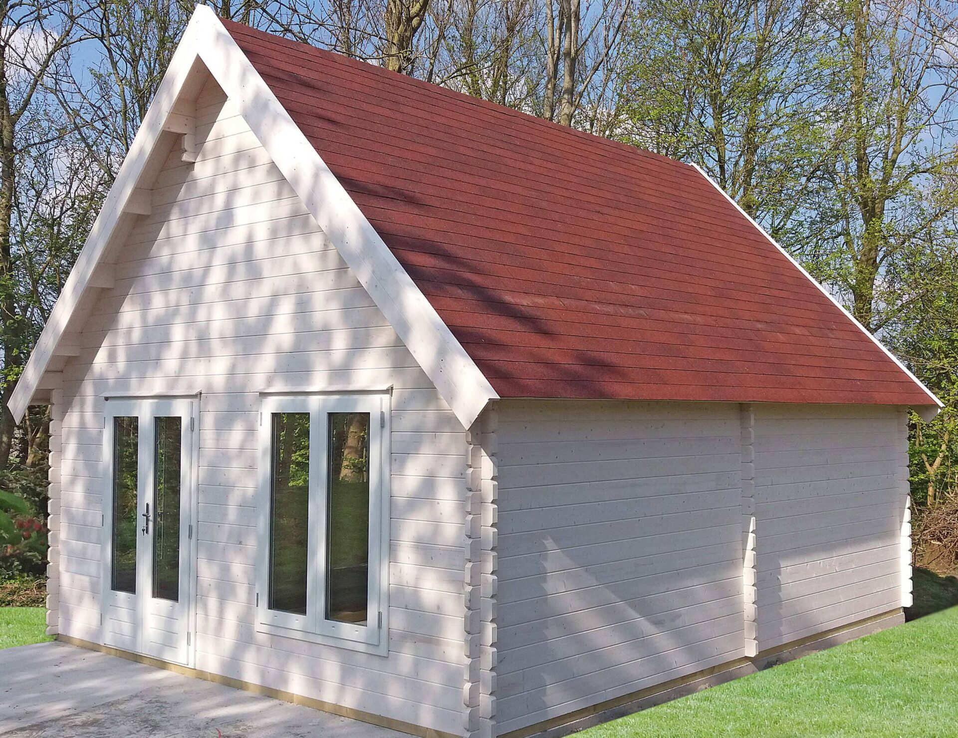 Gäste-Lodge im Garten als modernes Tiny House, lichtdurchflutet mit Lounge-Terrasse, umgesetzt vom Lugarde-Center.