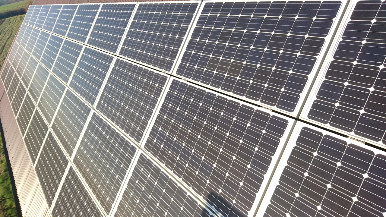 Solaranlage auf dem Gartenhaus: Planung, Technik und Vorschriften